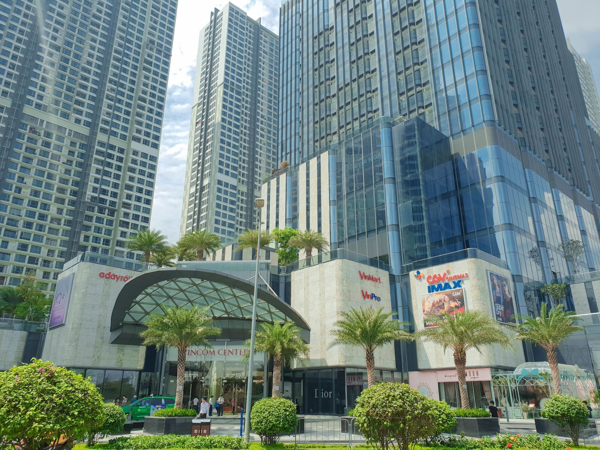 Khách sạn Vinhomes Park Jack Luxury Service TP. Hồ Chí Minh