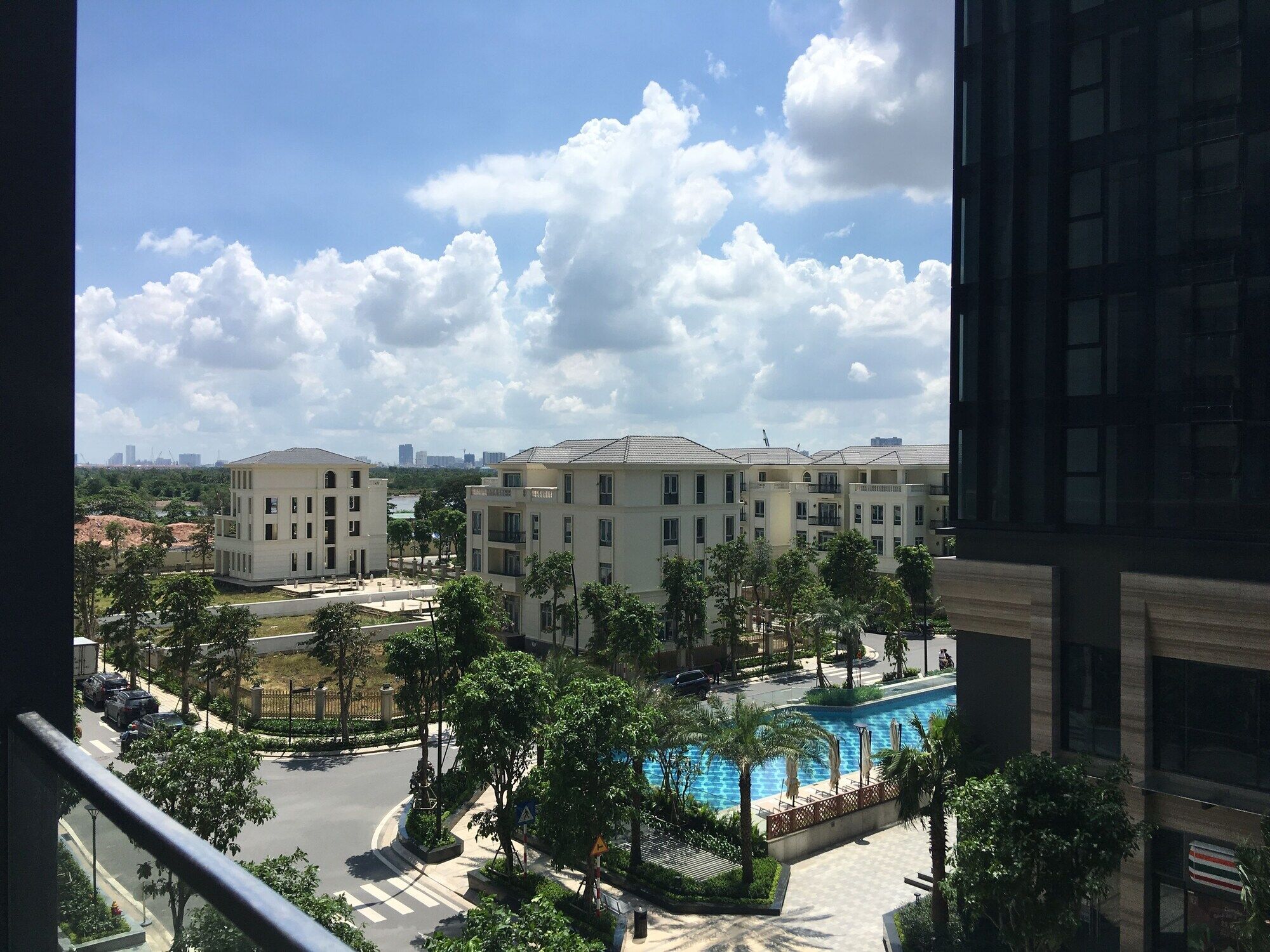 Khách sạn Vinhomes Park Jack Luxury Service TP. Hồ Chí Minh